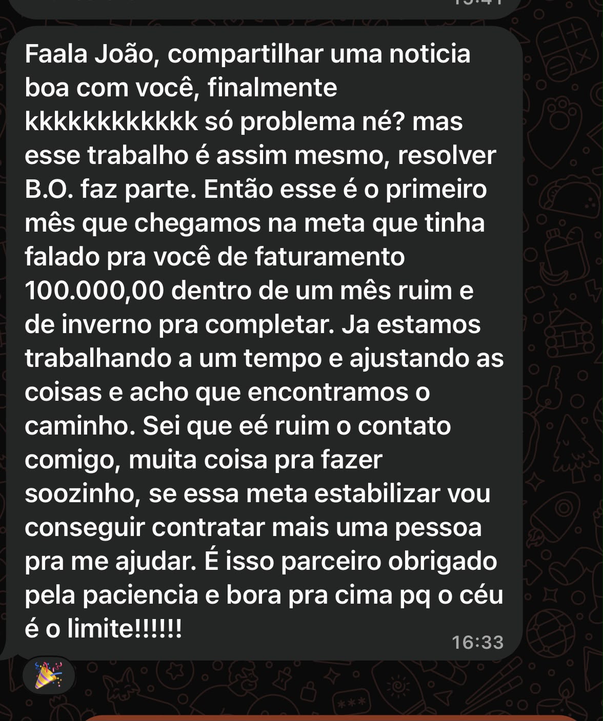 Conversa de WhatsApp de cliente contando que bateu R$100 mil de faturamento no mês